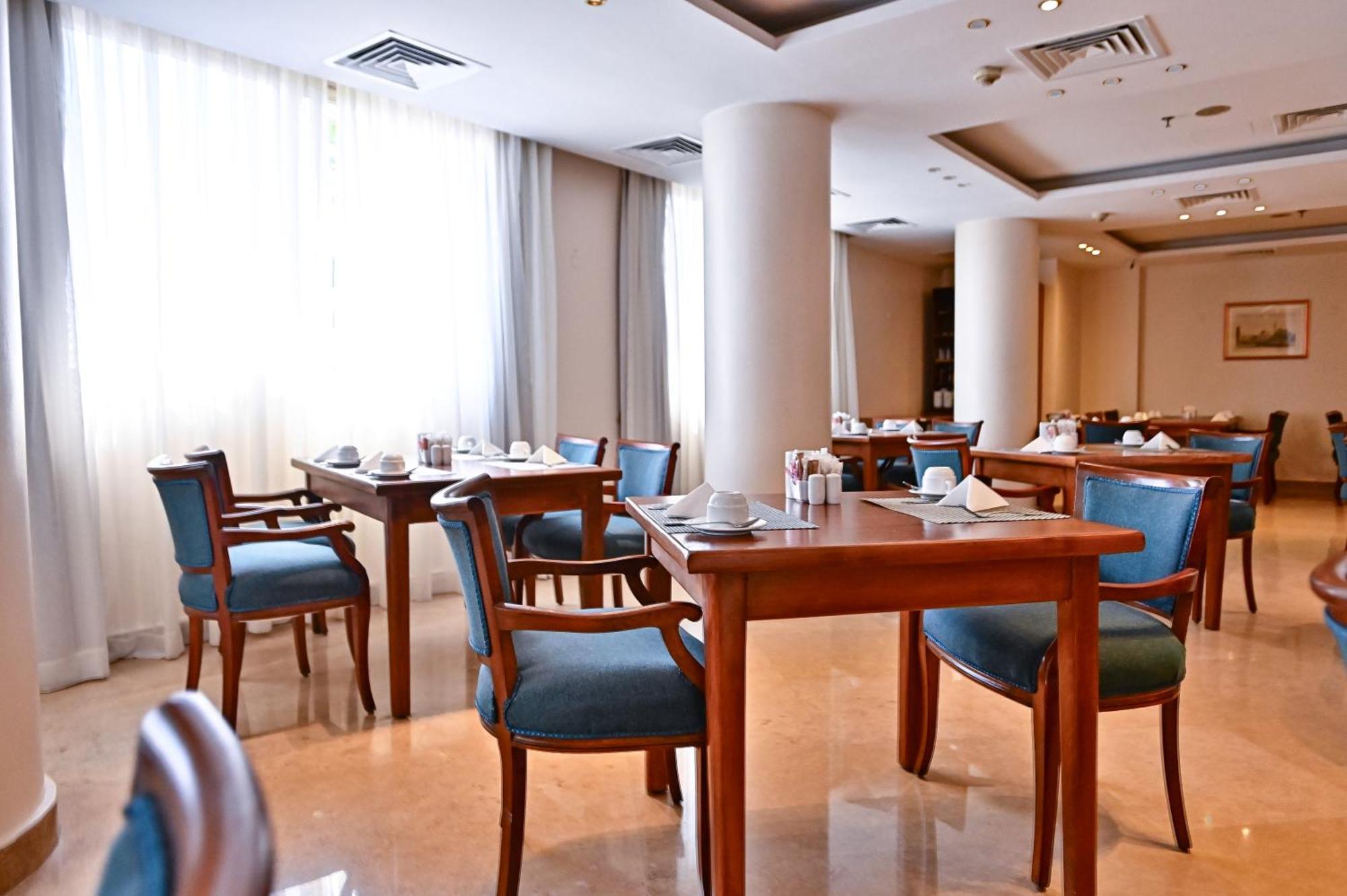 Swiss Inn Nile Hotel Giza Exteriör bild